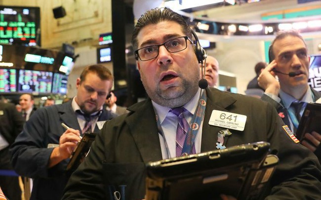 Cổ phiếu ngành ngân hàng sụt giảm sau thông báo mới từ Fed, khiến Dow Jones mất hơn 140 điểm Cổ phiếu ngành ngân hàng sụt giảm sau thông báo mới từ Fed, khiến Dow Jones mất hơn 140 điểm