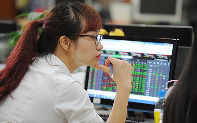 Nhóm VinGroup hồi phục mạnh, Vn-Index giữ vững sắc xanh trước áp lực chốt lời Nhóm VinGroup hồi phục mạnh, Vn-Index giữ vững sắc xanh trước áp lực chốt lời