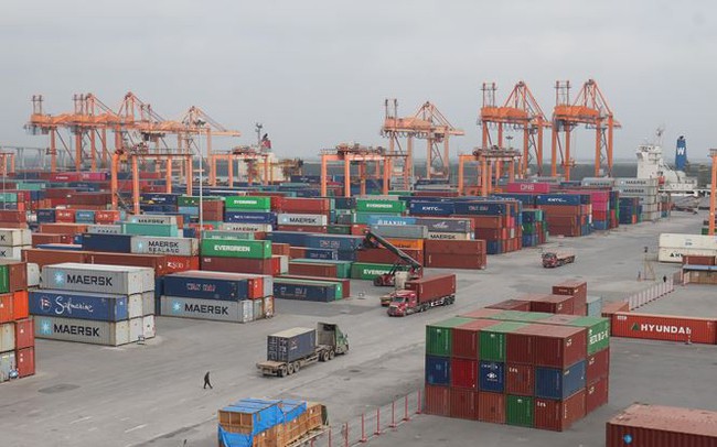 Phế liệu tiếp tục 'đổ' về Việt Nam Phế liệu tiếp tục 'đổ' về Việt Nam