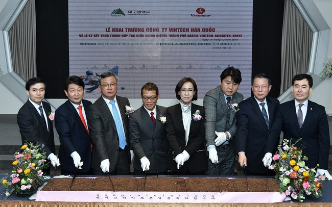 Vingroup đầu tư 11 triệu USD sang Hàn Quốc thành lập Công ty VinTech Korea chuyên nghiên cứu về robot, giải pháp ô tô - xe máy Vingroup đầu tư 11 triệu USD sang Hàn Quốc thành lập Công ty VinTech Korea chuyên nghiên cứu về robot, giải pháp ô tô - xe máy