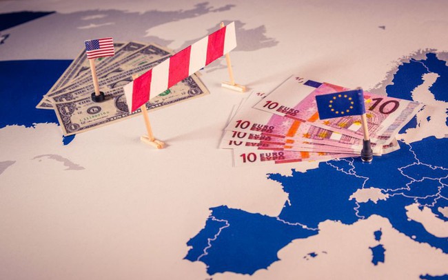 Tổng thống Trump đe dọa khơi mào cuộc chiến thương mại mới, nạn nhân lần này là EU Tổng thống Trump đe dọa khơi mào cuộc chiến thương mại mới, nạn nhân lần này là EU