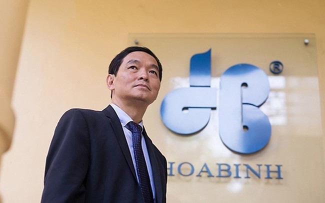 Hoà Bình (HBC) trúng tiếp 1.650 tỷ đồng thầu mới, cổ phiếu vẫn "lao" về vùng đáy 2 năm Hoà Bình (HBC) trúng tiếp 1.650 tỷ đồng thầu mới, cổ phiếu vẫn "lao" về vùng đáy 2 năm