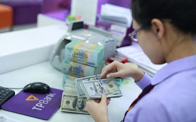 Vì sao tỷ giá đột ngột tăng vọt?