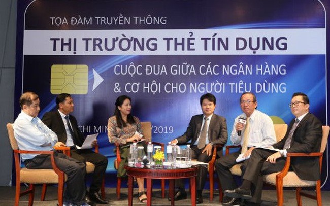 TS. Đinh Thế Hiển: "Bạn tôi là chủ doanh nghiệp từng vay 3 tỷ đồng vốn lưu động từ thẻ tín dụng" TS. Đinh Thế Hiển: "Bạn tôi là chủ doanh nghiệp từng vay 3 tỷ đồng vốn lưu động từ thẻ tín dụng"