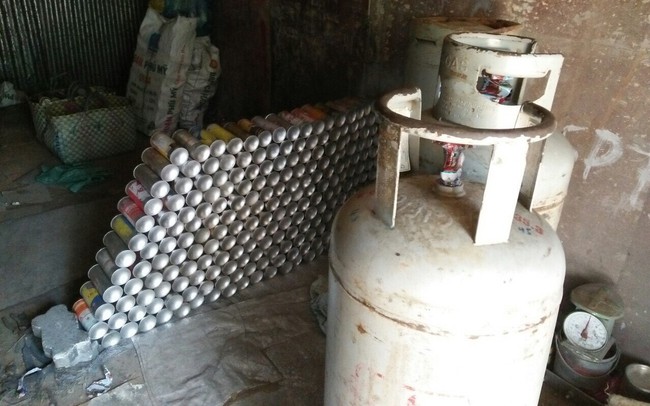 Phát hiện vụ sang chiết hơn 2.000 LPG chai mini trái phép Phát hiện vụ sang chiết hơn 2.000 LPG chai mini trái phép