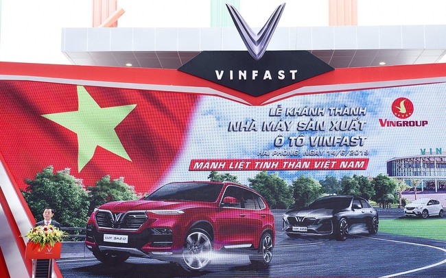 Vingroup chính thức khánh thành nhà máy ô tô VinFast, giao những xe đầu tiên sớm 2 tháng so với cam kết Vingroup chính thức khánh thành nhà máy ô tô VinFast, giao những xe đầu tiên sớm 2 tháng so với cam kết