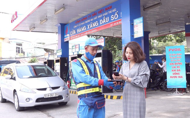 PVOIL “thông tuyến” giao dịch điện tử với 16 ngân hàng PVOIL “thông tuyến” giao dịch điện tử với 16 ngân hàng