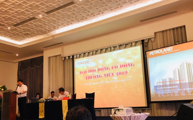 ĐHĐCĐ Petroland (PTL): Cổ đông bức xúc trước việc "chuyển nhượng đất giá rẻ" cho Đất Xanh, chưa có chỉ tiêu lợi nhuận ĐHĐCĐ Petroland (PTL): Cổ đông bức xúc trước việc "chuyển nhượng đất giá rẻ" cho Đất Xanh, chưa có chỉ tiêu lợi nhuận