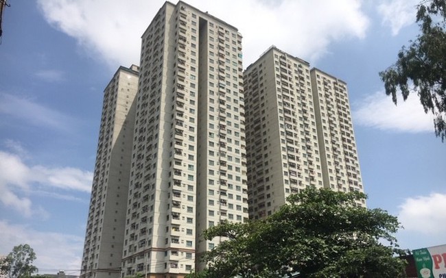 Bất ngờ bị thu hồi sổ đỏ, dân ‘chung cư ông Thản’ khóc dở mếu dở Bất ngờ bị thu hồi sổ đỏ, dân ‘chung cư ông Thản’ khóc dở mếu dở
