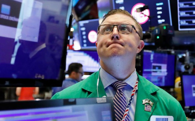 Triển vọng về việc Fed hạ lãi suất bị lu mờ, Dow Jones mất hơn 100 điểm Triển vọng về việc Fed hạ lãi suất bị lu mờ, Dow Jones mất hơn 100 điểm