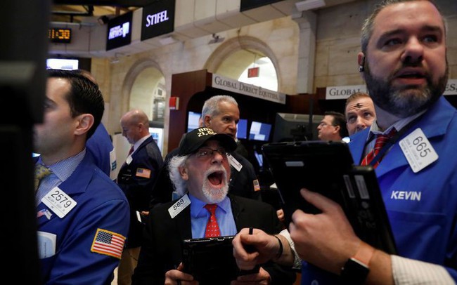 Má»¹ hoÃ£n Ã¡p thuáº¿ vá»i Trung Quá»c, Dow Jones báº­t tÄng gáº§n 500 Äiá»m