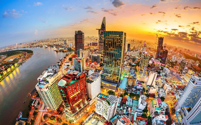 Kinh tế tăng trưởng - người Việt ôm tiền đầu tư cả bất động sản trong và ngoài nước