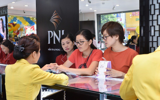 Giá vàng trong nước đảo chiều sụt mạnh