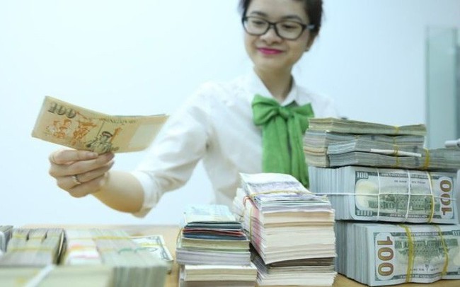 Chấm dứt cho vay ngoại tệ trung dài hạn để nhập khẩu hàng hóa từ ngày mai (1/10)