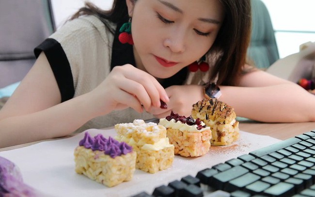 BÃ­ quyáº¿t gÃ¬ ÄÃ£ lÃ m nÃªn thÃ nh cÃ´ng cho nhá»¯ng âhot Youtuberâ Trung Quá»c bá» viá»c Äá» lÃ m video má»¹ thá»±c vá»i hÃ ng hiá»u lÆ°á»£t xem?