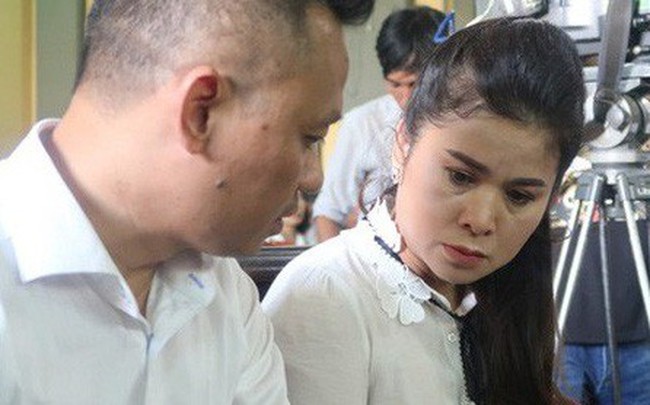 Ngày mai, bà Lê Hoàng Diệp Thảo phải trả con dấu cho Trung Nguyên Ngày mai, bà Lê Hoàng Diệp Thảo phải trả con dấu cho Trung Nguyên