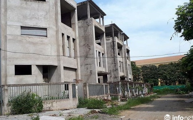 Biệt thự tiền tỷ hoang phế, không người ở giữa Thủ đô Biệt thự tiền tỷ hoang phế, không người ở giữa Thủ đô