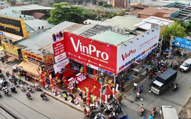 Từ hầm TTTM vươn ra mặt phố, Vingroup mở đồng loạt 10 siêu thị VinPro chỉ trong 1 ngày, quyết đấu thế "một mình một ngựa" của Điện máy Xanh? Từ hầm TTTM vươn ra mặt phố, Vingroup mở đồng loạt 10 siêu thị VinPro chỉ trong 1 ngày, quyết đấu thế "một mình một ngựa" của Điện máy Xanh?