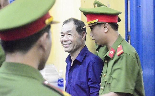Khá»i tá», khÃ¡m xÃ©t nÆ¡i lÃ m viá»c 4 nguyÃªn cÃ¡n bá» ngÃ¢n hÃ ng