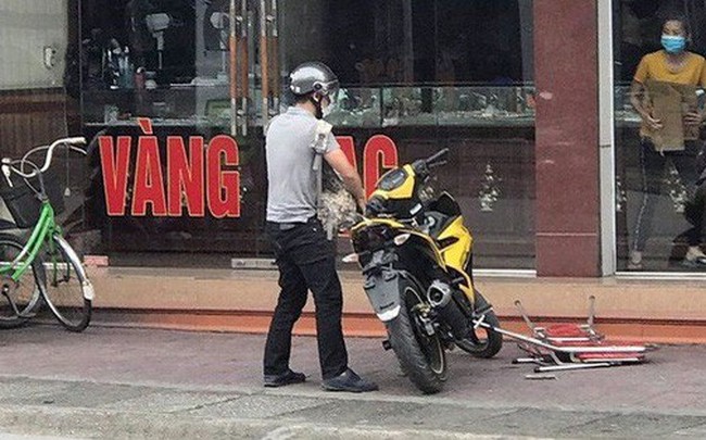 Nóng: Xác định danh tính nghi phạm mang theo súng K54 cướp tiệm vàng ở Quảng Ninh