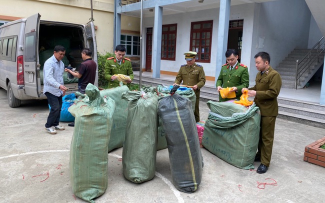 Tạm giữ lô hàng thời trang trị giá hơn 70 triệu đồng để điều tra nguồn gốc xuất xứ