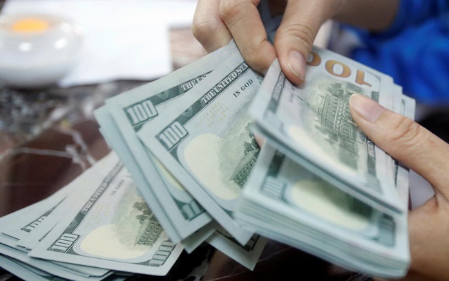 Giá USD ngân hàng và tự do tiếp tục tăng vọt trong chiều nay 31/01