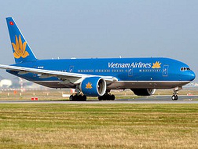 Máy bay của Vietnam Airlines bị rơi lốp