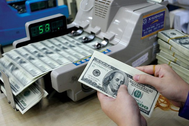 Tỷ giá trung tâm tăng mạnh, USD ngân hàng leo mốc 22.800 đồng