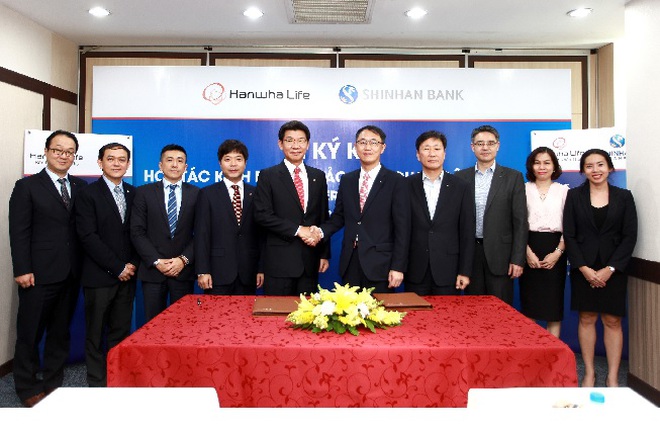 Hanwha Life và Shinhan Bank ký hợp tác kinh doanh bảo hiểm