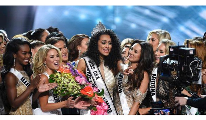 Ai bảo người đẹp l&agrave; kh&ocirc;ng th&ocirc;ng minh: Một nh&agrave; h&oacute;a học nguy&ecirc;n tử vừa l&ecirc;n ng&ocirc;i hoa hậu Mỹ