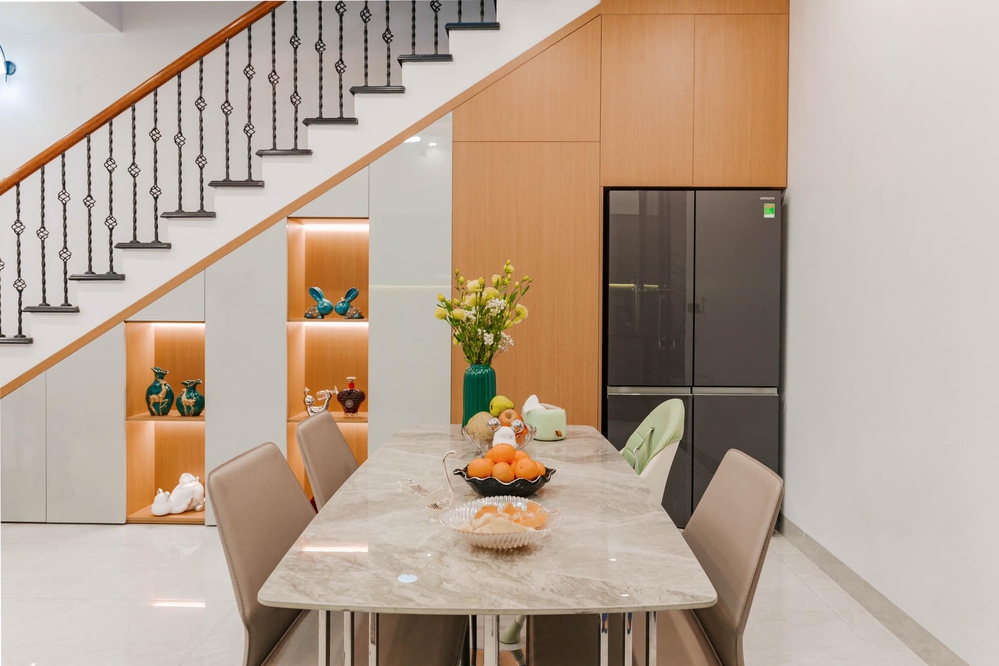 Ngôi nhà phố 110m2 của vợ chồng 9x: Tổng chi phí 2,8 tỷ đồng, xây dựng trong 299 ngày, thành quả cực mỹ mãn - Ảnh 9. Ngôi nhà phố 110m2 của vợ chồng 9x: Tổng chi phí 2,8 tỷ đồng, xây dựng trong 299 ngày, thành quả cực mỹ mãn - Ảnh 9.