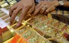 Sau bầu cử Tổng thống Mỹ, người Việt đổ xô đi mua vàng