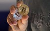 Tin sốc: Sàn giao dịch bitcoin đầu tiên của Trung Quốc chính thức bị đóng cửa, bitcoin rớt thảm hại xuống còn gần 3.500 USD