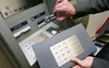 Cảnh giác với chiêu trò đánh cắp tiền ở cây ATM ngày Tết