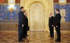 Không chỉ ông Trump, ông Putin cũng mang theo vali có sức mạnh khủng khiếp tới Việt Nam