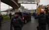 Giật vũ khí của binh sĩ, một người bị cảnh sát bắn chết tại sân bay ở Paris
