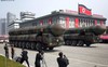 Tên lửa bay cao 2.000 km của Triều Tiên có thể mang đầu đạn hạt nhân cỡ lớn