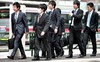 Người Nhật vừa tạo ra một dạng học viện kinh doanh mới, chuyên tái đào tạo những salarymen (người làm công ăn lương 