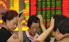 Hai quỹ của chính phủ Trung Quốc bất ngờ bán sạch cổ phiếu
