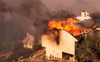 Cháy rừng nuốt chửng một thị trấn, hàng chục người thiệt mạng
