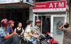 Phát khóc vì ATM ‘đứng hình’ ngày Tết