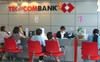 Techcombank vượt qua Vietcombank trở thành ngân hàng có nhân sự kiếm tiền giỏi nhất