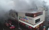 Hiện trường vụ cháy trung tâm thương mại làm hàng chục người chết ở Nga