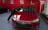 Không lâu sau khi bị cảnh báo sẽ phá sản trong 4 tháng, Tesla triệu hồi 123.000 xe Model S do lỗi bộ phận tay lái