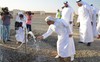 Bể trữ nước lớn nhất thế giới trên sa mạc tại Abu Dhabi