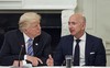 Ông Trump chúc tỷ phú Bezos may mắn và mong rằng thủ tục ly hôn diễn ra