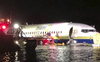 Máy bay Boeing 737 lao xuống sông, toàn bộ 136 người sống sót thần kỳ