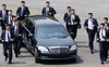 Hãng xe Đức “không hiểu làm thế nào” ông Kim Jong Un có hai siêu xe Mercedes