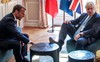 Thủ tướng Anh gây tranh cãi với hành động gác chân lên bàn khi gặp Tổng thống Pháp