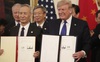 Mỹ và Trung Quốc chính thức đặt bút ký thoả thuận thương mại giai đoạn 1, nhưng Bắc Kinh vẫn phải gánh khoản thuế quan lớn
